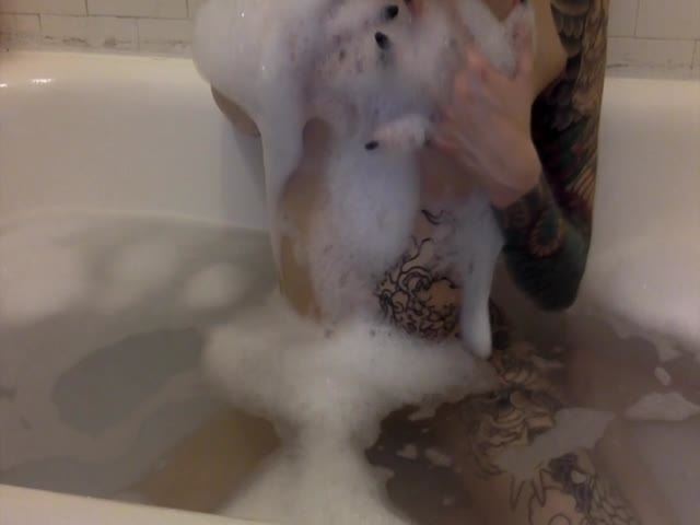 Hot Webcam Video - Natasha Grey Bath Time Fucking My Ass For Daddy